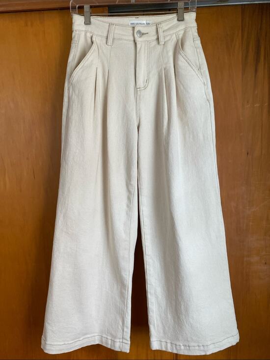 Avec Les Filles Denim - Avec Les Filles Cream High-Rise Cropped Wide Leg Jeans Pleated Neutral Summer